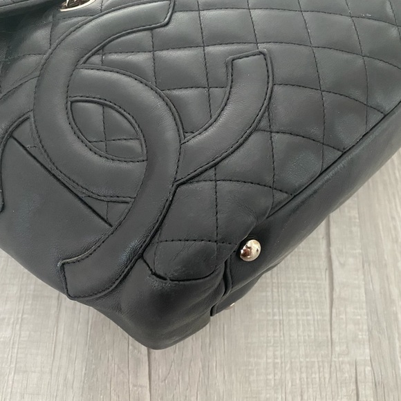 CHANEL Black Quilted Shoulder Bag - Picture 5 of 10